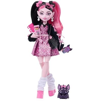 Monster Cable Pop, Draculaura in roze jurk met strik en zwart vestje, met vleermuis Graaf Fabulous en 7 accessoires zoals ramen, lippenstift en tasje, JHK29 Monster Cable Pop, Draculaura in roze jurk met strik en zwart vestje, met vleermuis Graaf Fabulous en 7 accessoires zoals ramen, lippenstift en tasje, JHK29