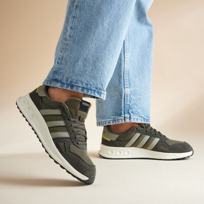 Adidas Run 84 Sneakers bruin Textiel Bruin 42,41 1/3,40 male Adidas Run 84 Sneakers bruin Textiel Bruin 42,41 1/3,40 male