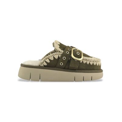 Mouvoor vrouwen. MU.FW531030A Leren klompen met groene gespsluiting (36), Leer, 3 tot 5 cm, Geen, Casual Mouvoor vrouwen. MU.FW531030A Leren klompen met groene gespsluiting (36), Leer, 3 tot 5 cm, Geen, Casual