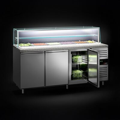 GGM Gastro Saladette PREMIUM - 2020mm - 3 Türen - mit Glasaufsatz für 5x GN 1/1 & 1x GN 2/4 & 1 Ablage Zilver GGM Gastro Saladette PREMIUM - 2020mm - 3 Türen - mit Glasaufsatz für 5x GN 1/1 & 1x GN 2/4 & 1 Ablage Zilver