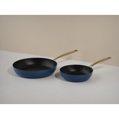 ComBekk element expert koekenpannenset - 20&28cm - blauw - pfas vrije keramische antiaanbaklaag - gemaakt van 100% gerecycled aluminium - inductiegeschikt ComBekk element expert koekenpannenset - 20&28cm - blauw - pfas vrije keramische antiaanbaklaag - gemaakt van 100% gerecycled aluminium - inductiegeschikt