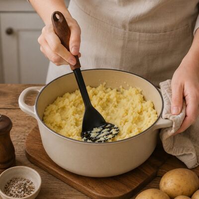 Alpina pureestamper rvs - aardappelstamper met houten handvat - 26,5 cm - stamper voor aardappelen en groenten Alpina pureestamper rvs - aardappelstamper met houten handvat - 26,5 cm - stamper voor aardappelen en groenten