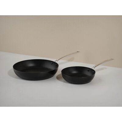 ComBekk element expert koekenpannenset - 20&28cm - zwart - pfas vrije keramische antiaanbaklaag - gemaakt van 100% gerecycled aluminium - inductiegeschikt ComBekk element expert koekenpannenset - 20&28cm - zwart - pfas vrije keramische antiaanbaklaag - gemaakt van 100% gerecycled aluminium - inductiegeschikt