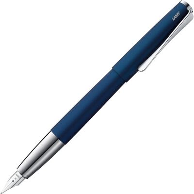Lamy studio imperialblue vulpen - elegante, volledig metalen behuizing - met propellerclip en stalen penpunt in medium dikte (m) - inclusief inktpatroon t 10 blauw Lamy studio imperialblue vulpen - elegante, volledig metalen behuizing - met propellerclip en stalen penpunt in medium dikte (m) - inclusief inktpatroon t 10 blauw