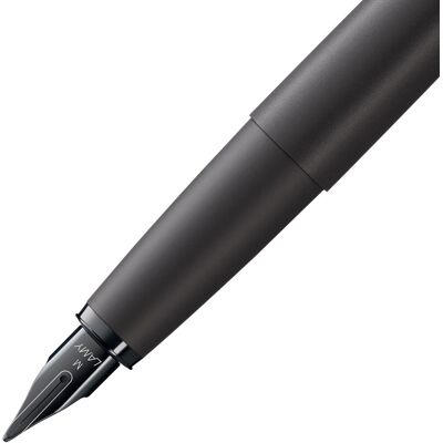 Lamy studio lx-all-black vulpen - universele vulpen in een elegant, volledig metalen behuizing - met propellerclip en stalen penpunt in maat f - inclusief t 10 blauwe inktpatroon Lamy studio lx-all-black vulpen - universele vulpen in een elegant, volledig metalen behuizing - met propellerclip en stalen penpunt in maat f - inclusief t 10 blauwe inktpatroon