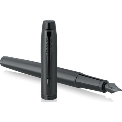 Parker im vulpen matzwart met zwart detail medium punt met blauw inktpatroon geschenkdoos Parker im vulpen matzwart met zwart detail medium punt met blauw inktpatroon geschenkdoos