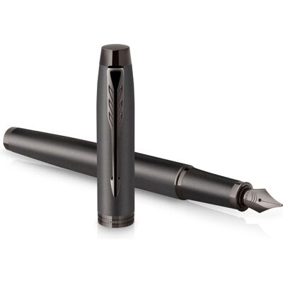 Parker im monochrome vulpen blauwe inkt gunmetal afwerking en details medium punt met geschenkdoos Parker im monochrome vulpen blauwe inkt gunmetal afwerking en details medium punt met geschenkdoos
