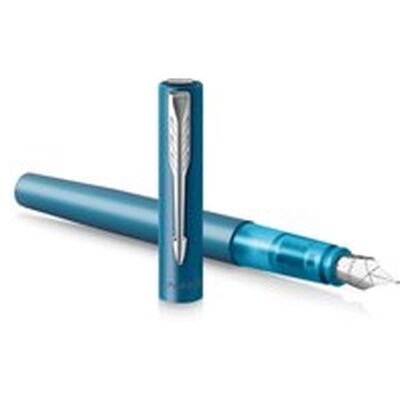 Parker vector xl vulpen metallic groenblauwe lak op messing met chroom detail medium penpunt met blauwe inkt navulling cadeauverpakking Parker vector xl vulpen metallic groenblauwe lak op messing met chroom detail medium penpunt met blauwe inkt navulling cadeauverpakking