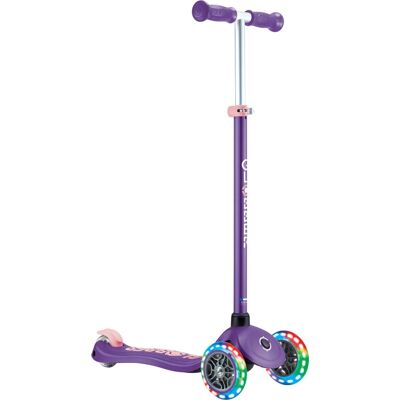 Globber 3-wiel step - primo plus lights purple - paars - lichtgevende wielen - in hoogte verstelbaar - vanaf 3 tot 9 jaar Globber 3-wiel step - primo plus lights purple - paars - lichtgevende wielen - in hoogte verstelbaar - vanaf 3 tot 9 jaar