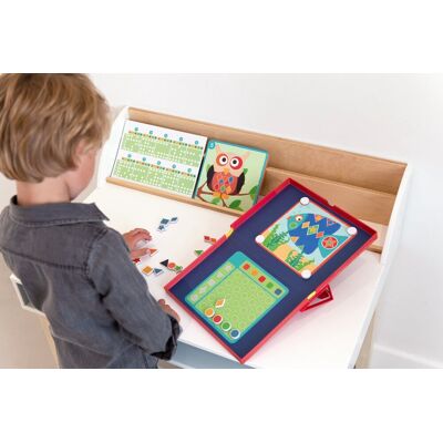 Scratch magneetspel - kleuren en vormen - 25.5x38x2cm - met 20 uitdagingen en 4 thema's - 4 jaar Scratch magneetspel - kleuren en vormen - 25.5x38x2cm - met 20 uitdagingen en 4 thema's - 4 jaar