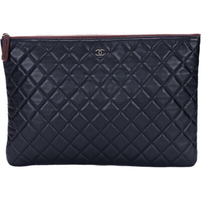 Chanel Pre-owned Large O Case Clutch Large Clutch One Size Chanel Pre-owned Large O Case Clutch Large Clutch One Size
