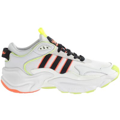 Adidas Magmur Runner Witte Sneakers - Ondersteunende middenzool Adidas Magmur Runner Witte Sneakers - Ondersteunende middenzool