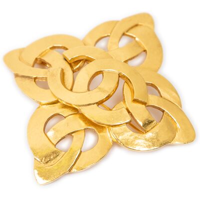 Chanel Pre-owned CC Quatrefoil Knot Brooch Pin Broche One Size Chanel Pre-owned CC Quatrefoil Knot Brooch Pin Broche One Size