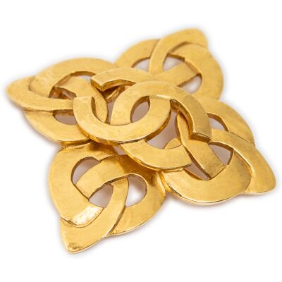 Chanel Pre-owned CC Quatrefoil Knot Brooch Pin Broche One Size Chanel Pre-owned CC Quatrefoil Knot Brooch Pin Broche One Size