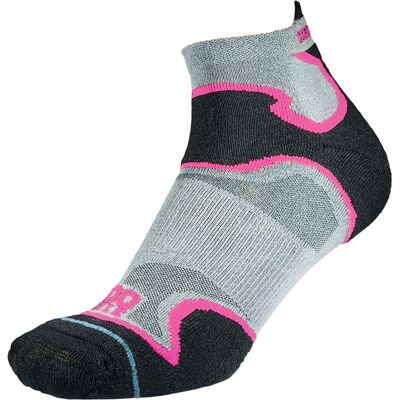 1000 Mile Socks 1000 Mile - Dames Fusion Enkel Repreve Anti-blaren Gevoerde Sokken - Zilver / Roze 1000 Mile Socks 1000 Mile - Dames Fusion Enkel Repreve Anti-blaren Gevoerde Sokken - Zilver / Roze
