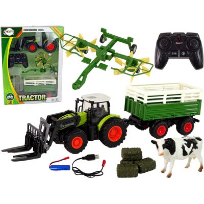 LEAN Toys Bestuurbare trekker - RC - met hooi en koe beeldje - groen LEAN Toys Bestuurbare trekker - RC - met hooi en koe beeldje - groen