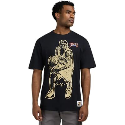 Mitchell & Ness T-shirt Philadelphia 76ers Blockbuster Allen Iverson Zwart S Mitchell & Ness T-shirt Philadelphia 76ers Blockbuster Allen Iverson Zwart S