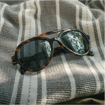 Vallon Ella Zonnebril (Maat - OS, Kleur - Dark Tortoise / Polarized) Vallon Ella Zonnebril (Maat - OS, Kleur - Dark Tortoise / Polarized)
