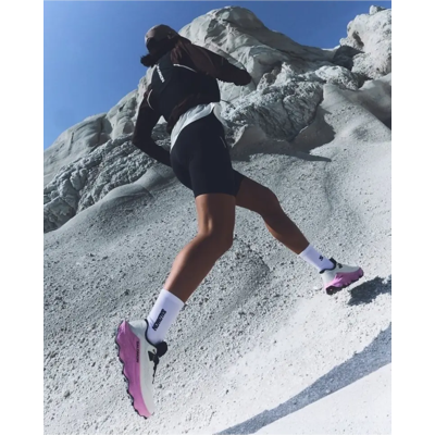 Salomon Shoes Ultra Glide 3 Trailrunning Dames (Maat - 7, Kleur - Almond Milk/Cyclamen/Black) Salomon Shoes Ultra Glide 3 Trailrunning Dames (Maat - 7, Kleur - Almond Milk/Cyclamen/Black)