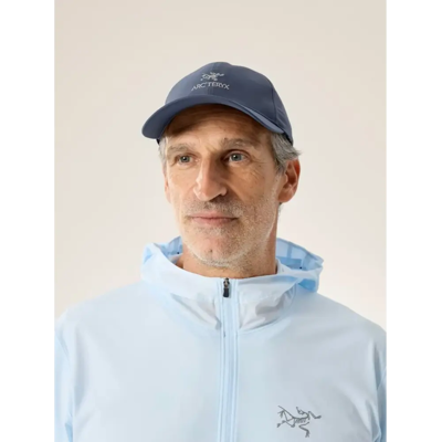 Arc'teryx Bird Word Cap (Maat - L-XL, Kleur - Dk Stratus / Habitat) Arc'teryx Bird Word Cap (Maat - L-XL, Kleur - Dk Stratus / Habitat)