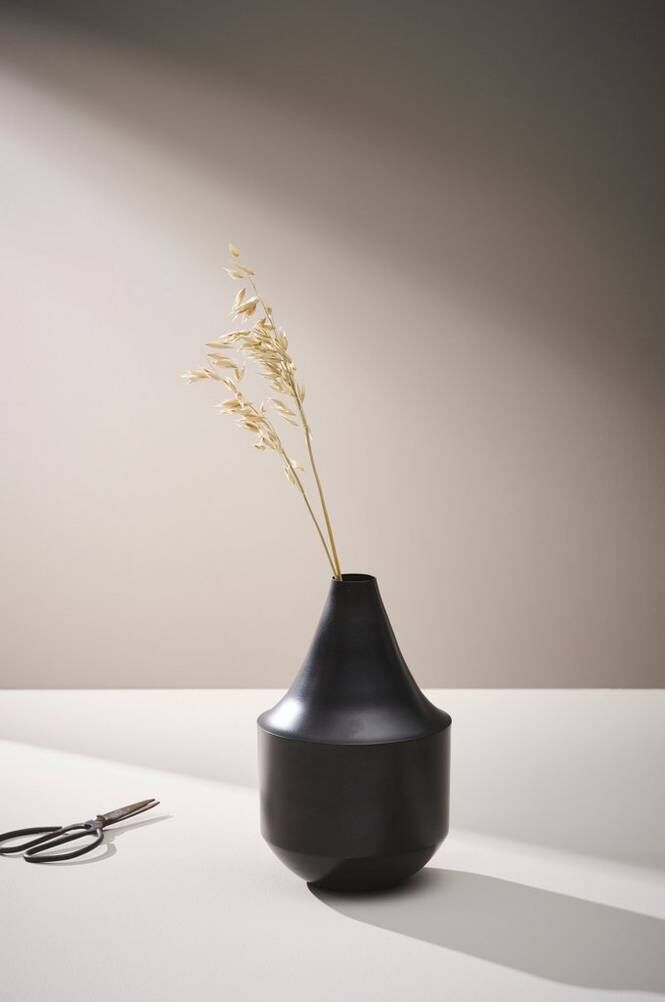 AMMI Vase, høyde 24 cm Matt black