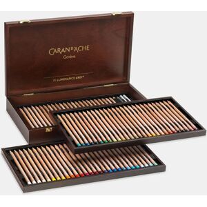 Caran D'Ache Luminance 6901® Fargeblyant, 80-Sett Wooden Box