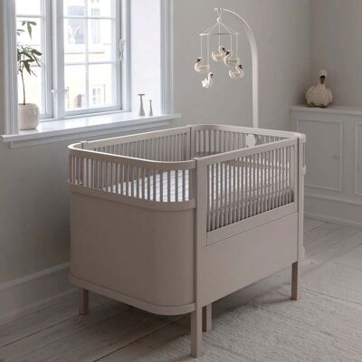 Sebra Baby & Junior Justerbar bjørk seng - Sikkerhet & Tidløst design Sebra Baby & Junior Justerbar bjørk seng - Sikkerhet & Tidløst design