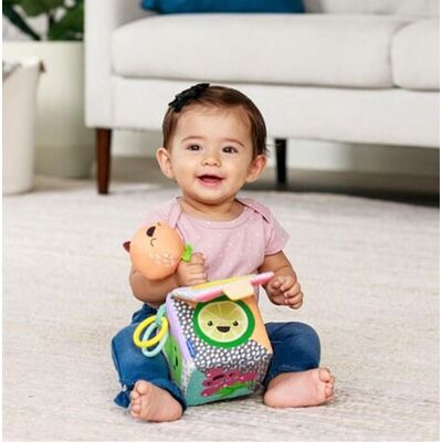 Infantino Sanseleke - Peek & Seek Sensory Cube Infantino Sanseleke - Peek & Seek Sensory Cube
