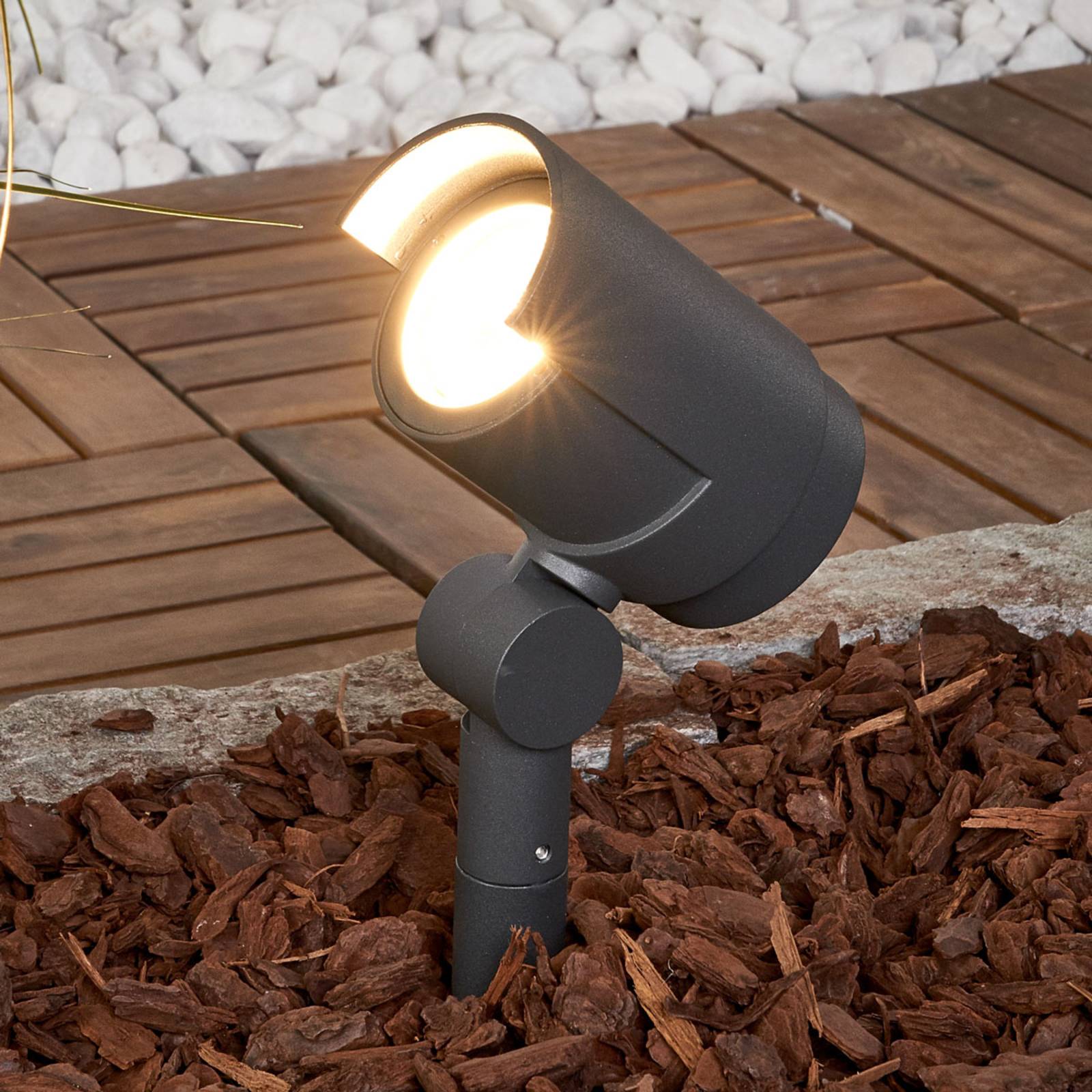 Lucande Beatrix spotlampe med jordspyd med LED-pærer