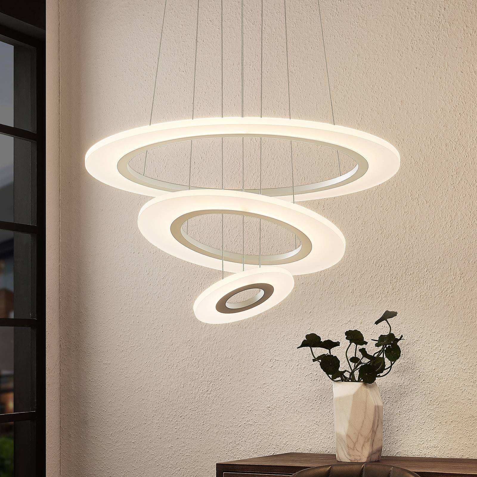 Lindby Amisu LED-hengelampe med tre ringer