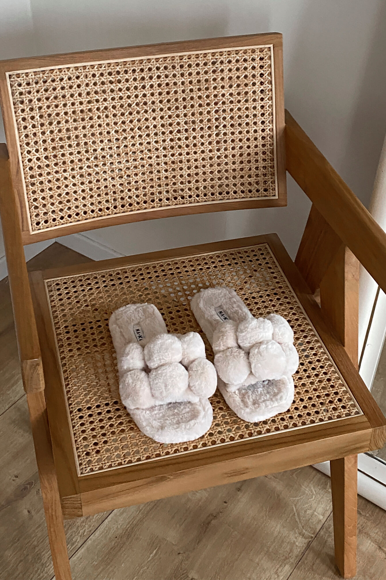 Curated Styles Slippers med detaljer i fuskepels - Offwhite
