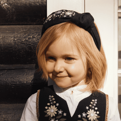 Name It Nkftammi hårbøyle til festdrakt/bunad, Dark Sapphire Name It Nkftammi hårbøyle til festdrakt/bunad, Dark Sapphire