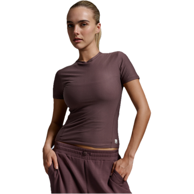 2xu Women's Wonderluxe Fitted Tee Currant/currant S 2xu Women's Wonderluxe Fitted Tee Currant/currant S