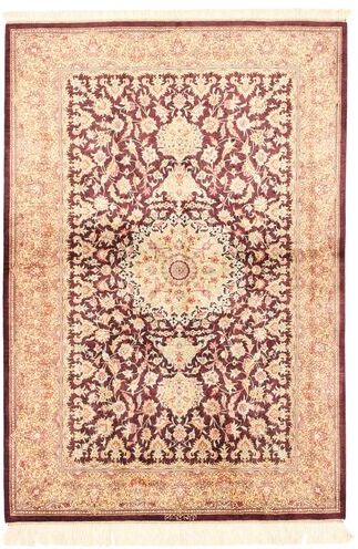 Håndknyttet. Opphav: Persia / Iran 100X143 Orientalsk Ghom Silke Teppe Beige/Lyserosa/Mørk Rød (Silke, Persia/Iran)