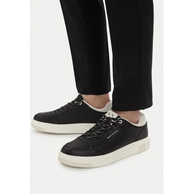 Giorgio Armani Exchange Sneakersy XM001722 AF17540 MC138 Czarny 45 Czarny Męskie Giorgio Armani Exchange Sneakersy XM001722 AF17540 MC138 Czarny 45 Czarny Męskie