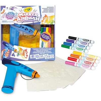 CRAYOLA Marker Airbrush – kreatywny aerograf dla dzieci zawierający 8 zmywalnych flamastrów i 5 szablonów – zabawka edukacyjna do zajęć plastycznych, od lat 6, 74-7696 CRAYOLA Marker Airbrush – kreatywny aerograf dla dzieci zawierający 8 zmywalnych flamastrów i 5 szablonów – zabawka edukacyjna do zajęć plastycznych, od lat 6, 74-7696