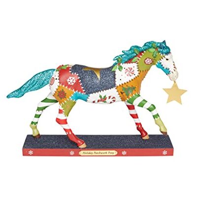 Enesco Szlak malowanych kucyków świąteczna patchworkowa figurka kucyka, 18 cm, wielokolorowa Enesco Szlak malowanych kucyków świąteczna patchworkowa figurka kucyka, 18 cm, wielokolorowa