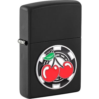Zippo Zapalniczka Sztormowa Poker Chip z Cherries, Czarne Matowe Wykończenie, Emblemat, Wielokrotnego Użytku, Wiatroszczelny Design, Pudełko Prezentowe, Wyprodukowana w USA Zippo Zapalniczka Sztormowa Poker Chip z Cherries, Czarne Matowe Wykończenie, Emblemat, Wielokrotnego Użytku, Wiatroszczelny Design, Pudełko Prezentowe, Wyprodukowana w USA