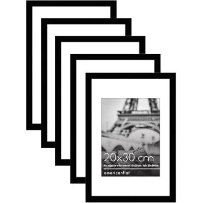 Americanflat czarne ramki na zdjęcia 20 x 30 cm – zestaw 5 sztuk z szybką z pleksi – mieści dwa formaty zdjęć: 15 x 20 cm z passe-partout lub 20 x 30 cm bez wkładki – do powieszenia na ścianie Americanflat czarne ramki na zdjęcia 20 x 30 cm – zestaw 5 sztuk z szybką z pleksi – mieści dwa formaty zdjęć: 15 x 20 cm z passe-partout lub 20 x 30 cm bez wkładki – do powieszenia na ścianie