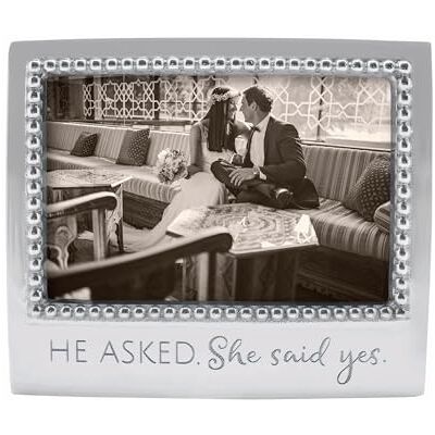 MARIPOSA He Asked. She Said Yes ramka, srebrna, 10 cm x 15 cm MARIPOSA He Asked. She Said Yes ramka, srebrna, 10 cm x 15 cm