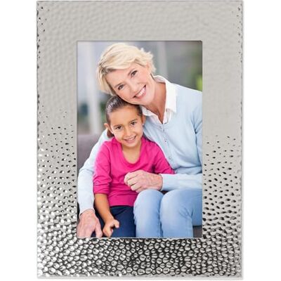 Lawrence Frames Srebrna metalowa ramka na zdjęcia 4 x 6 młotkowany wzór Lawrence Frames Srebrna metalowa ramka na zdjęcia 4 x 6 młotkowany wzór
