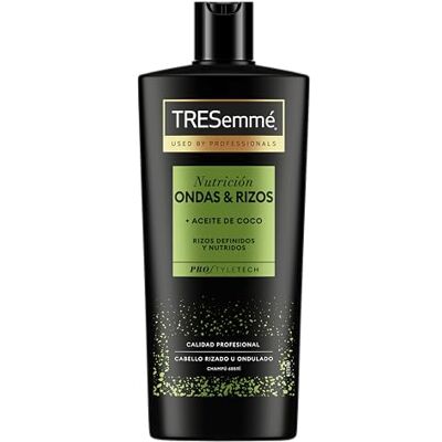 TRESemmé Szampon Bezsilikonowy Ni barwniki Botanique Nutre do włosów suchych lub zniszczonych z Olejem kokosowym i Aloe Vera, nawilża i wzmacnia 685ml TRESemmé Szampon Bezsilikonowy Ni barwniki Botanique Nutre do włosów suchych lub zniszczonych z Olejem kokosowym i Aloe Vera, nawilża i wzmacnia 685ml
