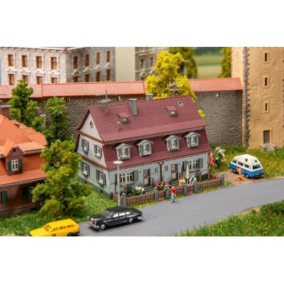 Faller 232162 Dom dwuosobowy ślad: N Budynek dla modeli kolejek Skala: 1:160 Faller 232162 Dom dwuosobowy ślad: N Budynek dla modeli kolejek Skala: 1:160