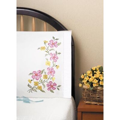 Design Works Crafts Tobin Wytłoczona para poszewek na poduszkę do haftowania, 50 na 80 cm, pachnący kwiatowy Design Works Crafts Tobin Wytłoczona para poszewek na poduszkę do haftowania, 50 na 80 cm, pachnący kwiatowy