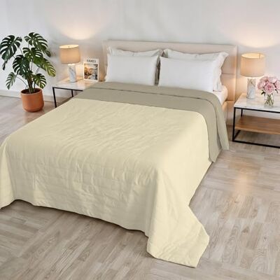 Italian Bed Linen Kołdra letnia GOLIA, wyprodukowana we Włoszech, 100% poliester Dwustronna narzuta z efektem wody Lekki koc z wypełnieniem 65 g Łóżko podwójne 260 x 250 cm kremowy/piaskowy Italian Bed Linen Kołdra letnia GOLIA, wyprodukowana we Włoszech, 100% poliester Dwustronna narzuta z efektem wody Lekki koc z wypełnieniem 65 g Łóżko podwójne 260 x 250 cm kremowy/piaskowy
