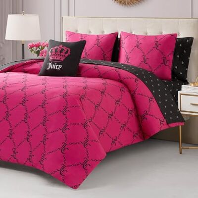 Juicy Couture komplet pościeli Hot Pink/czarny Link Logo Printed, Queen, 8-elementowy zestaw „Bed in a Bag” Juicy Couture komplet pościeli Hot Pink/czarny Link Logo Printed, Queen, 8-elementowy zestaw „Bed in a Bag”