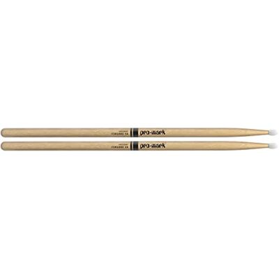 ProMark Classic Forward 5A Pałki Perkusyjne, Nylonowa Główka Pałki perkusyjne Hickory zapewniają zrównoważony wygląd, równomierne wyczucie gry, trwałość i niezawodność. ProMark Classic Forward 5A Pałki Perkusyjne, Nylonowa Główka Pałki perkusyjne Hickory zapewniają zrównoważony wygląd, równomierne wyczucie gry, trwałość i niezawodność.