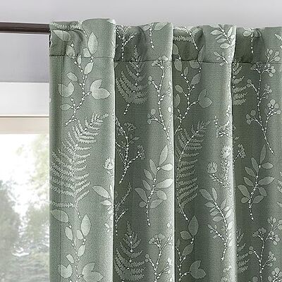 Sun Zero Ambridge 2-pak haftowane liście botaniczne, plisowany wygląd, 100% zaciemnienie tylna zakładka, zasłona panelowa, para, 127 cm x 244 cm, zakurzona szałwia Sun Zero Ambridge 2-pak haftowane liście botaniczne, plisowany wygląd, 100% zaciemnienie tylna zakładka, zasłona panelowa, para, 127 cm x 244 cm, zakurzona szałwia
