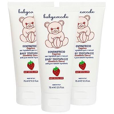 BABY COCCOLE Babyprzytule ZESTAW 3 CZĘŚCI DENTYFRICIO FRAGOLOSO. Pasta do zębów Dzieci 0-6 lat do naturalnego aromatu truskawek. Wzmacnia zęby, zapobiega próchnicy. Odpowiednie spożycie fluoru, wapnia i witamin 3x75ml BABY COCCOLE Babyprzytule ZESTAW 3 CZĘŚCI DENTYFRICIO FRAGOLOSO. Pasta do zębów Dzieci 0-6 lat do naturalnego aromatu truskawek. Wzmacnia zęby, zapobiega próchnicy. Odpowiednie spożycie fluoru, wapnia i witamin 3x75ml