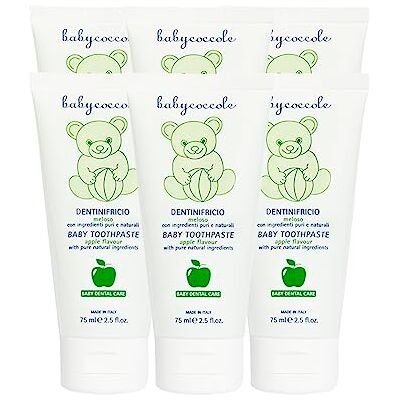 BABY COCCOLE Babyprzytule ZESTAW 6 CZĘŚCI DENTYFRICIO MELOSO. Pasta do zębów dla dzieci 0-6 lat do naturalnego aromatu MELA. Wzmacnia zęby, zapobiega próchnicy. Odpowiednie spożycie fluoru, wapnia i witamin 6x75ml BABY COCCOLE Babyprzytule ZESTAW 6 CZĘŚCI DENTYFRICIO MELOSO. Pasta do zębów dla dzieci 0-6 lat do naturalnego aromatu MELA. Wzmacnia zęby, zapobiega próchnicy. Odpowiednie spożycie fluoru, wapnia i witamin 6x75ml